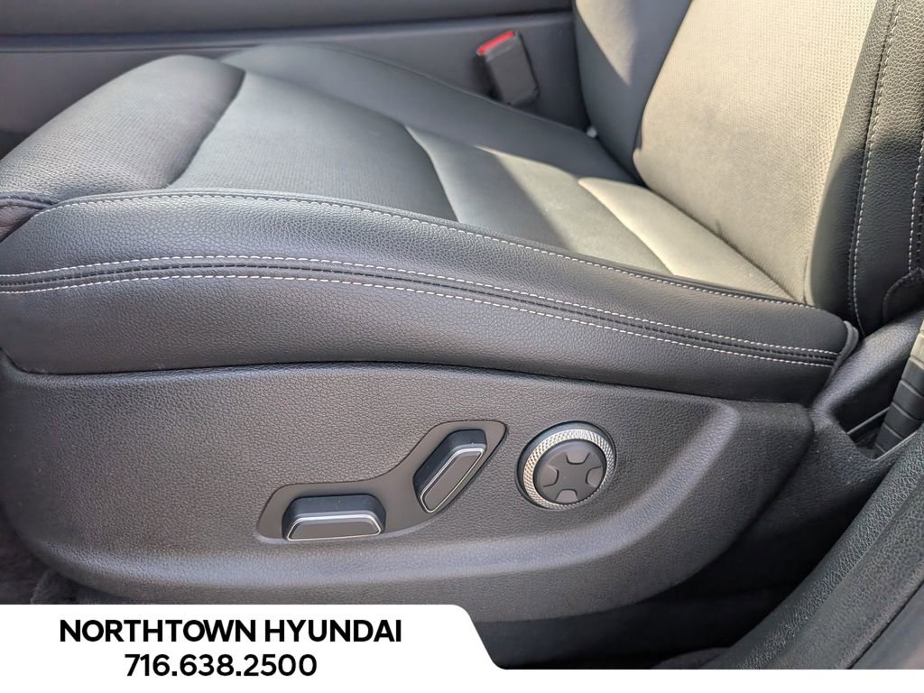 Used 2026 Genesis GV70 2.5T Select image 33