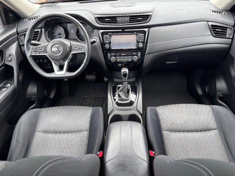 Used 2017 Nissan Rogue SV FWD image 11