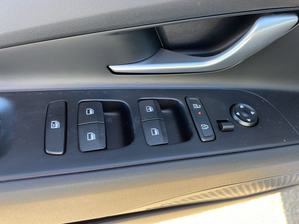 Used 2025 Hyundai Elantra SE image 14