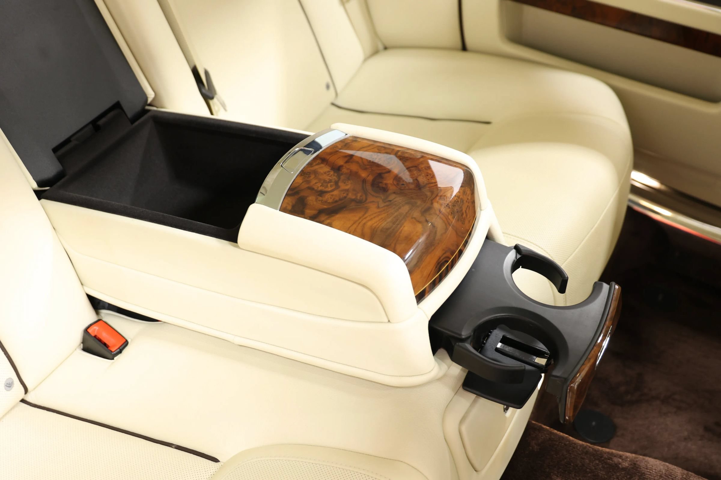 Used 2016 Rolls-Royce Ghost RWD image 92