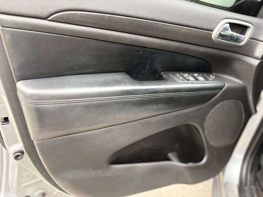 Used 2018 Jeep Grand Cherokee Altitude AWD/4WD image 12