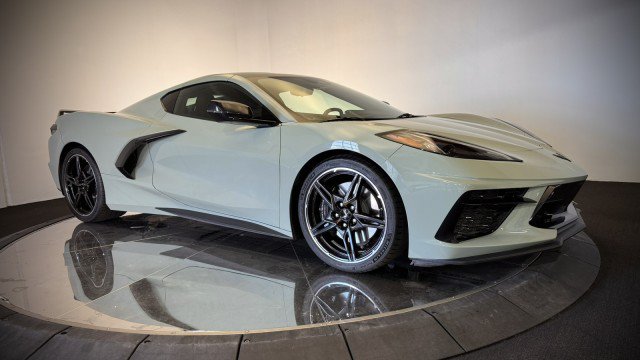 Used 2024 Chevrolet Corvette Stingray Premium Cpe w/ Z51 Performance Package RWD image 19