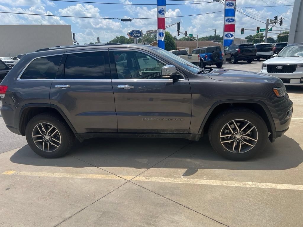 Used 2017 Jeep Grand Cherokee Limited w/ Luxury Group II AWD/4WD image 2