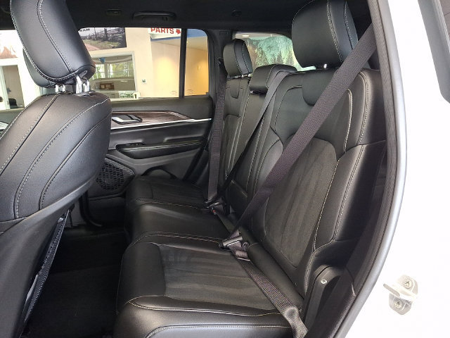 New 2026 Jeep Grand Cherokee Altitude AWD/4WD image 10