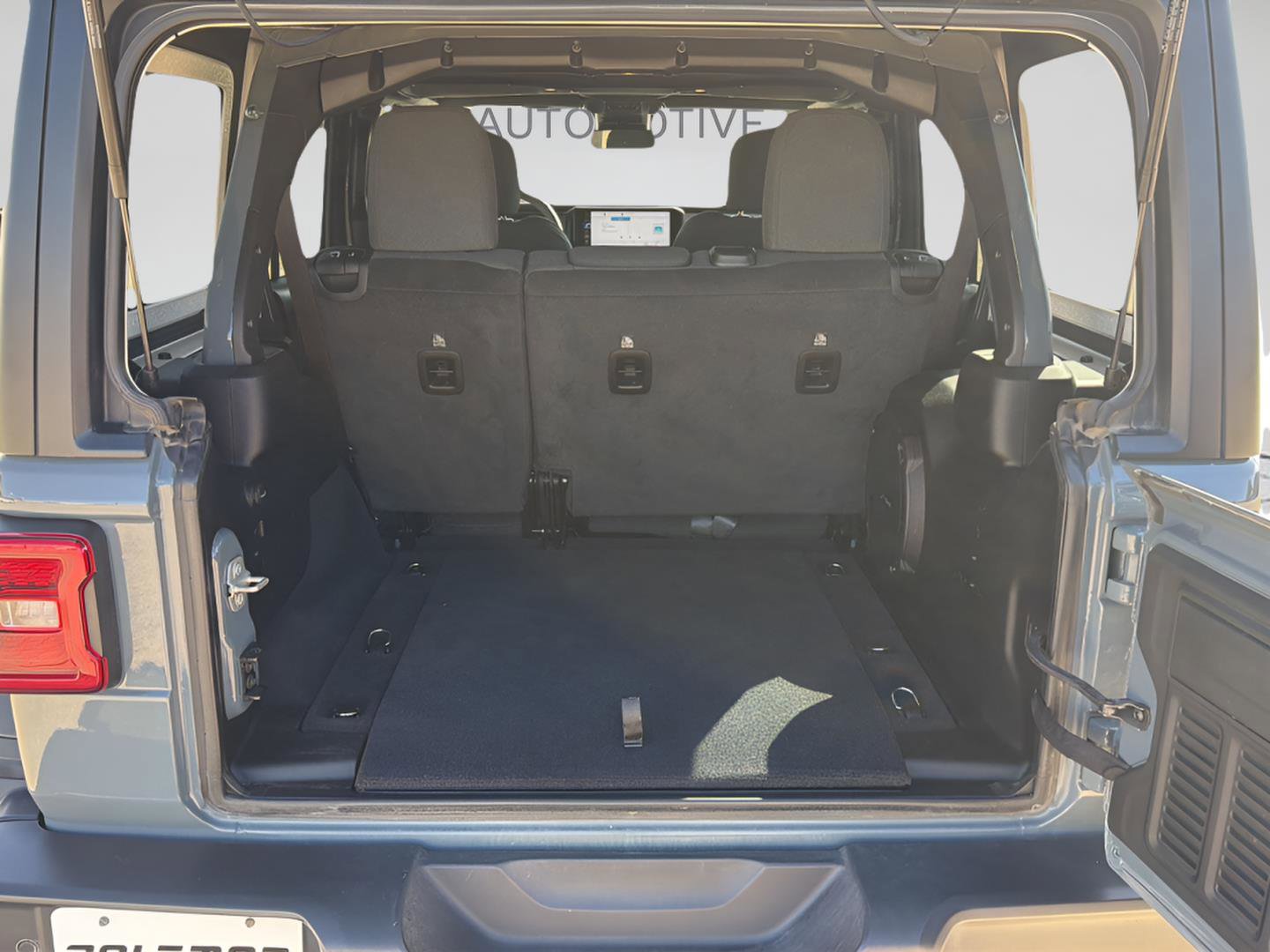 Used 2024 Jeep Wrangler Willys image 28
