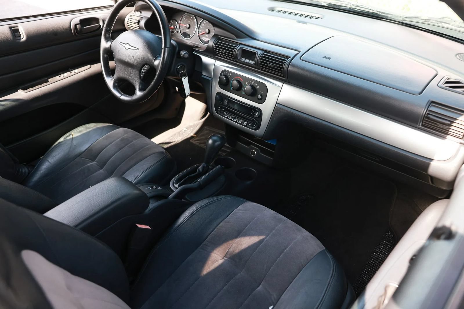 Used 2006 Chrysler Sebring Touring FWD image 24