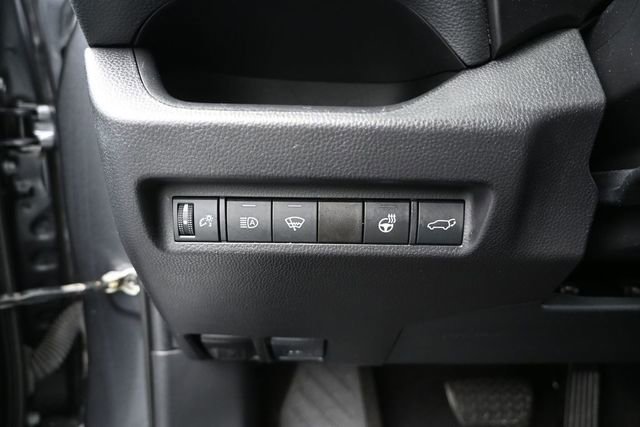 Used 2021 Toyota RAV4 XLE w/ Convenience Package AWD/4WD image 25