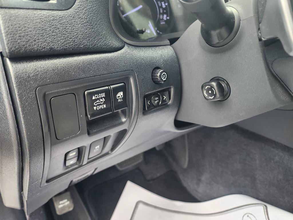 Used 2012 Lexus IS 350C w/ Luxury Pkg RWD image 9