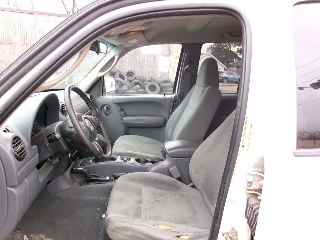 Used 2007 Jeep Liberty Sport AWD/4WD image 7