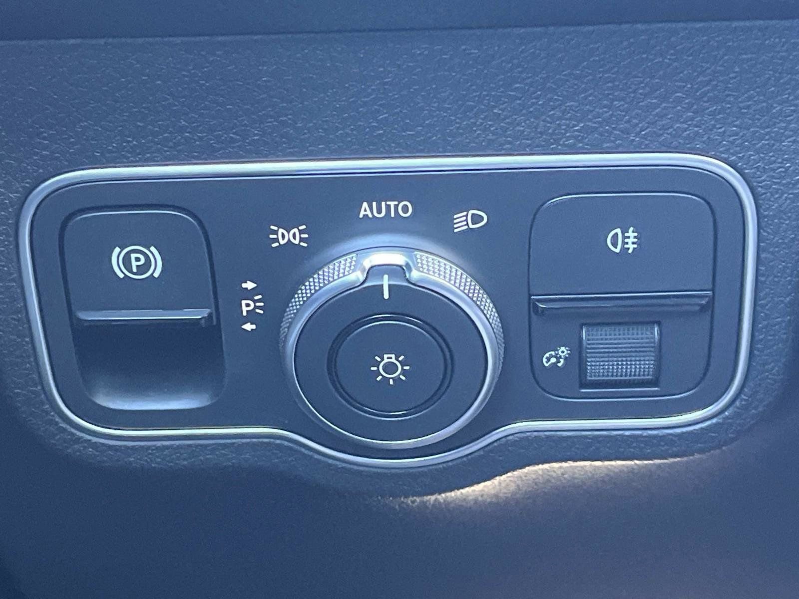 Certified 2024 Mercedes-Benz GLB 250 image 24