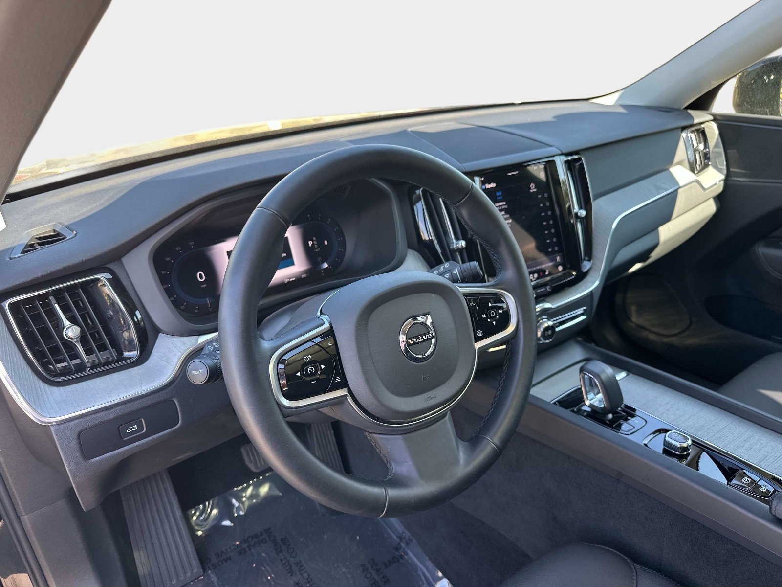 Certified 2025 Volvo XC60 B5 Plus image 17