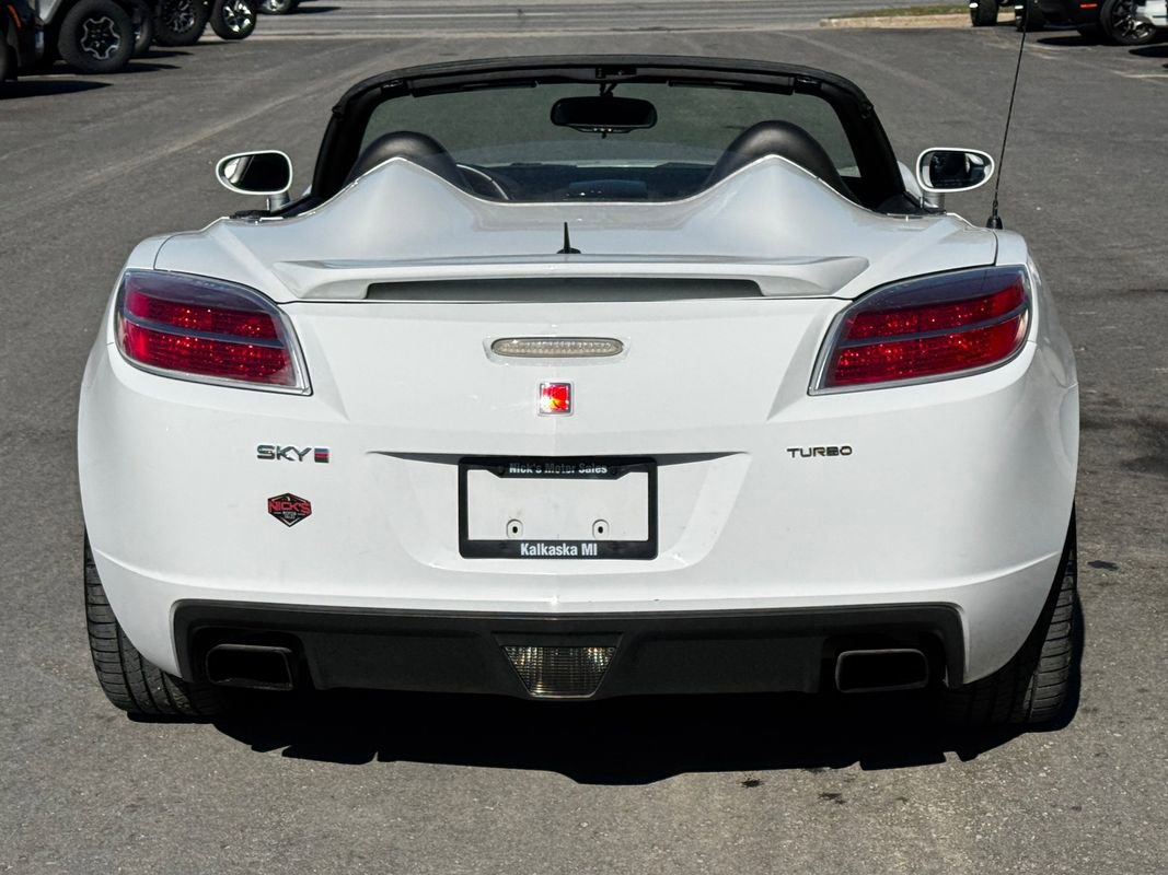 Used 2009 Saturn Sky Red Line RWD image 5