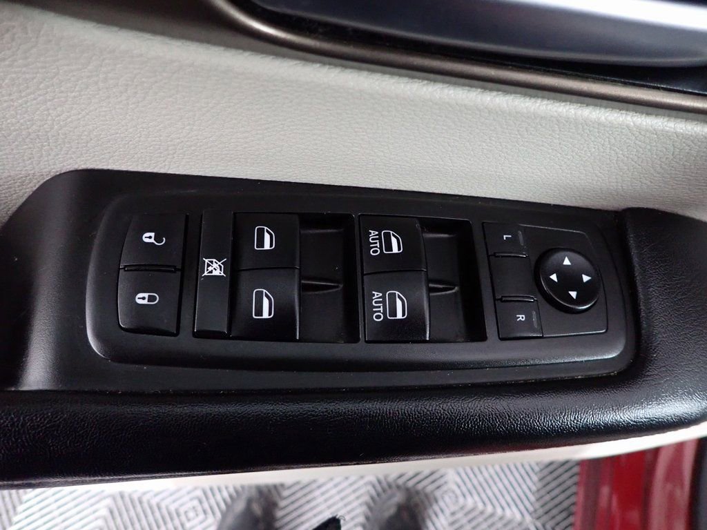 Used 2019 Chrysler Pacifica Touring-L image 19