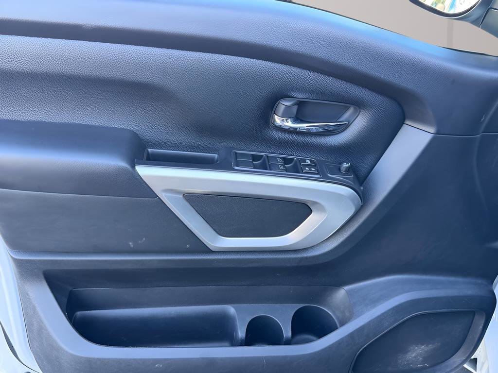 Used 2022 Nissan Titan SV image 26