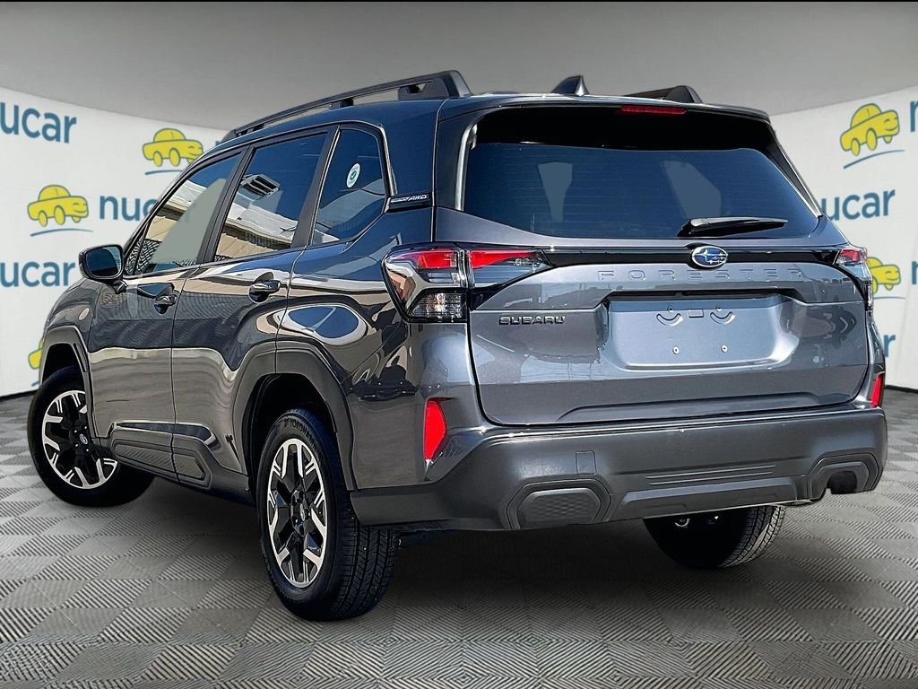 Used 2025 Subaru Forester Premium AWD/4WD image 4