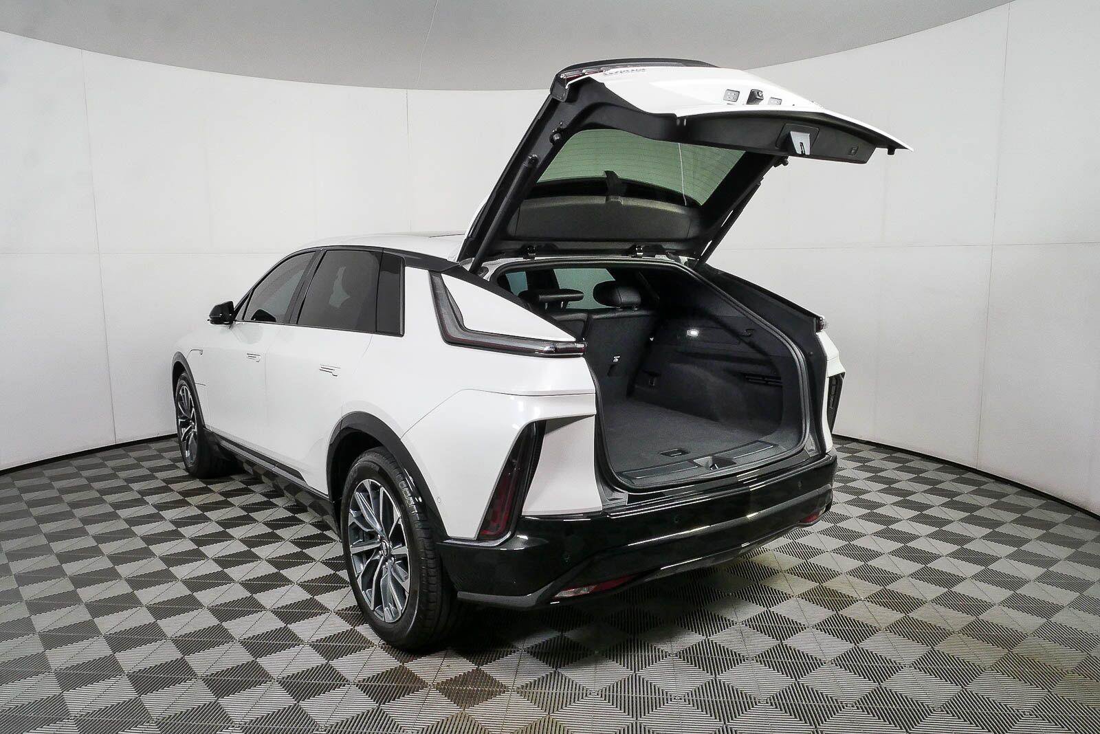 Used 2024 Cadillac Lyriq Sport AWD/4WD image 31