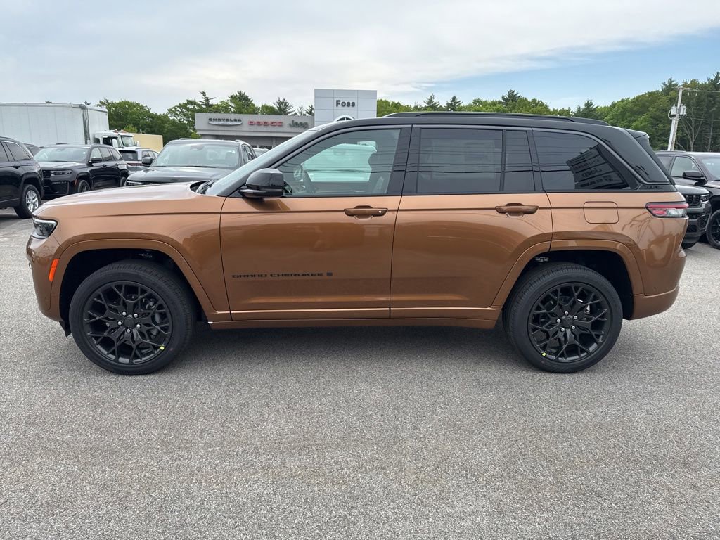 New 2026 Jeep Grand Cherokee Summit AWD/4WD image 2