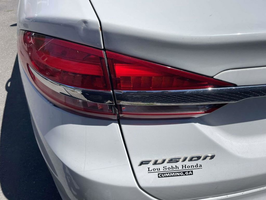 Used 2018 Ford Fusion SE FWD image 17