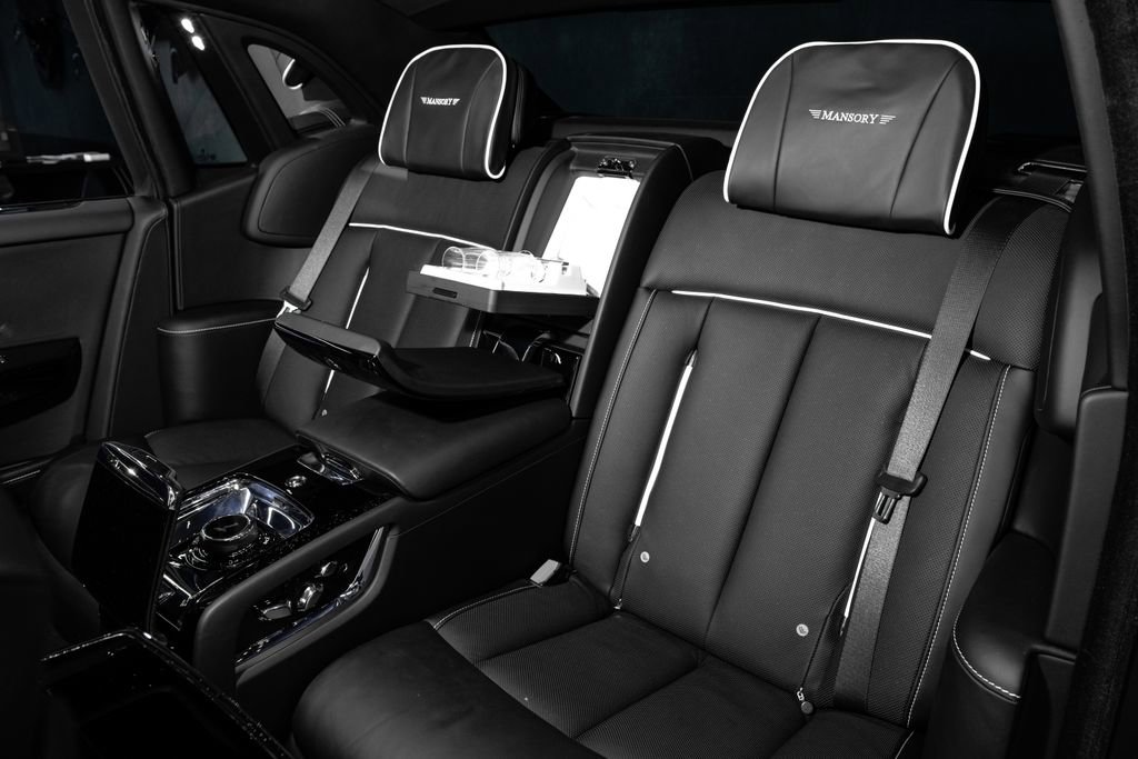 Used 2026 Rolls-Royce Phantom Sedan RWD image 32