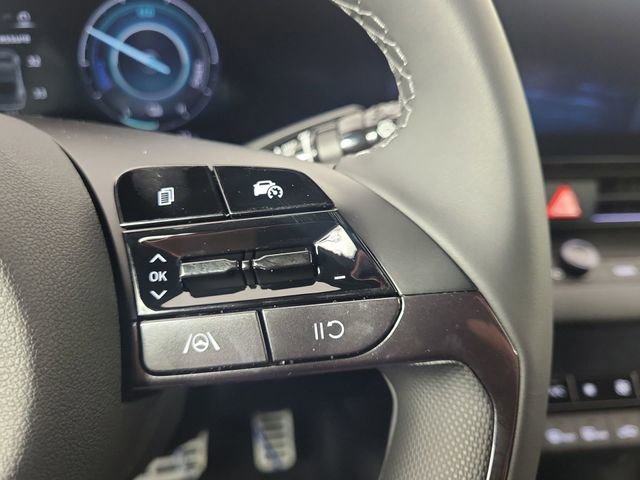 Used 2025 Hyundai Elantra SEL image 21