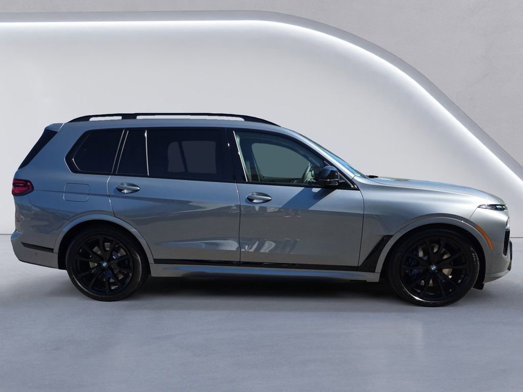New 2026 BMW X7 M60i image 3