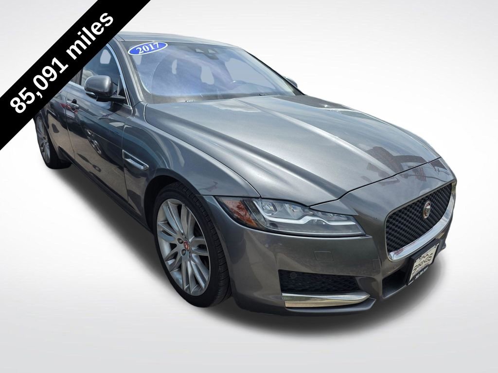 Used 2017 Jaguar XF Prestige AWD/4WD image 2