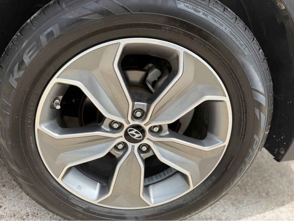 Used 2014 Hyundai Santa Fe GLS image 22