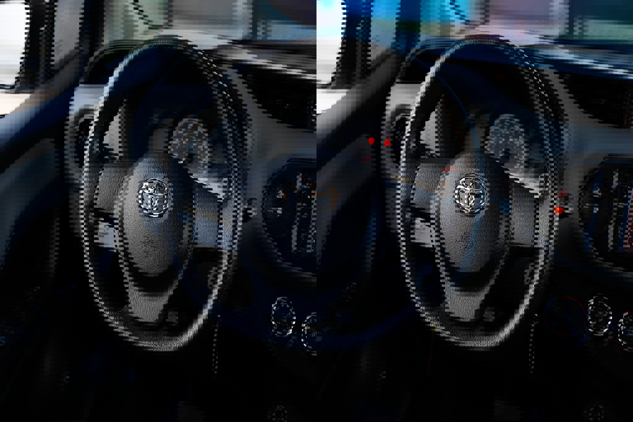 Used 2016 Toyota Yaris L image 31