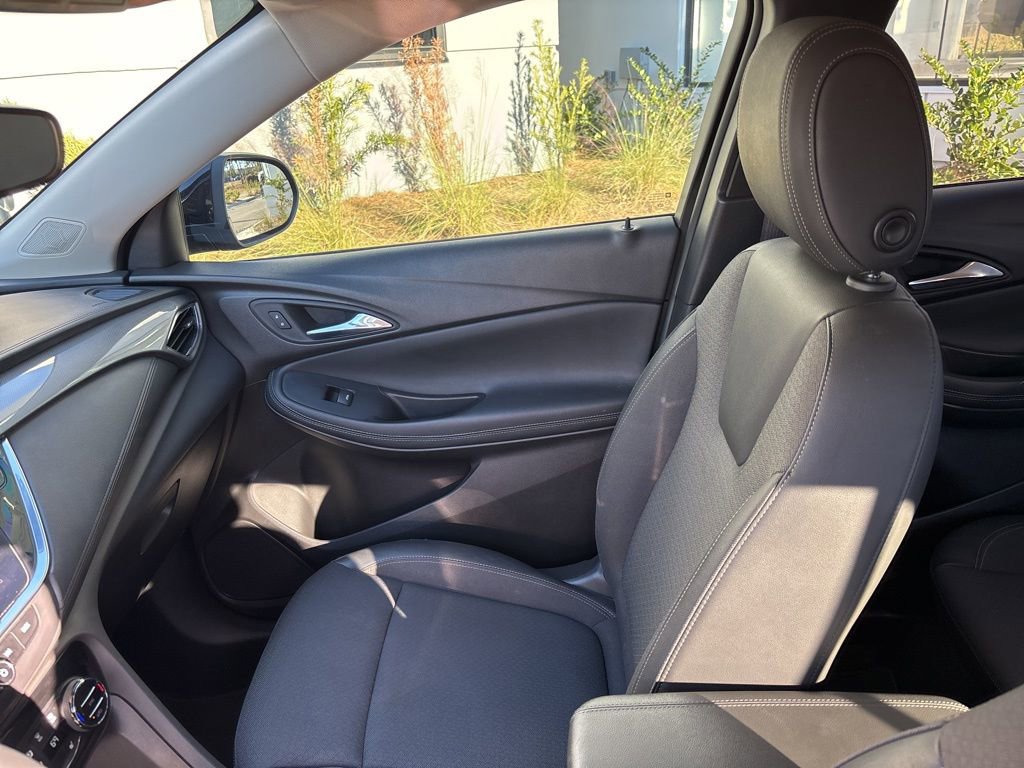 Used 2023 Buick Encore GX Select w/ Sport Touring Package image 44