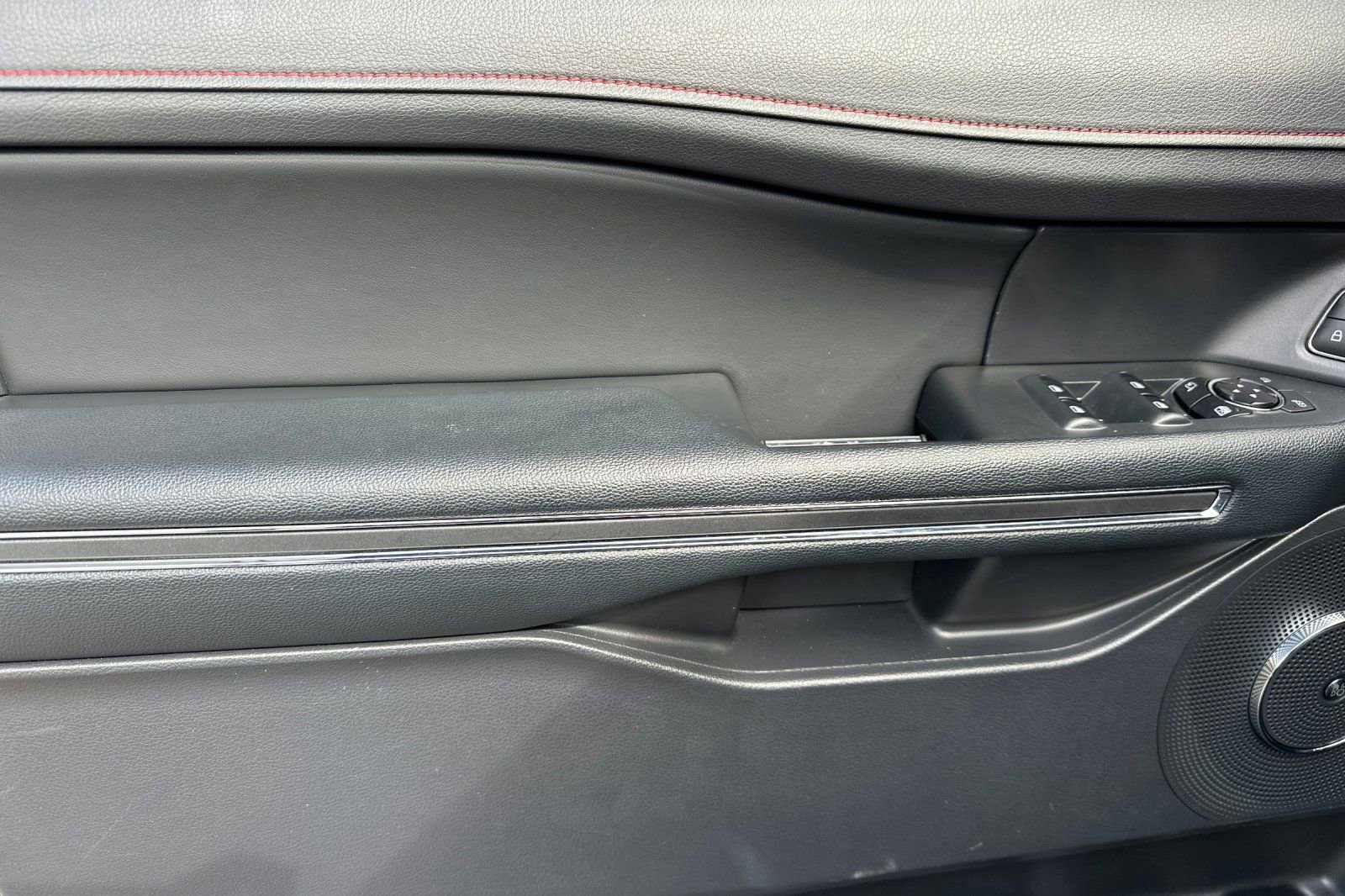 Used 2024 Ford Expedition Limited image 11