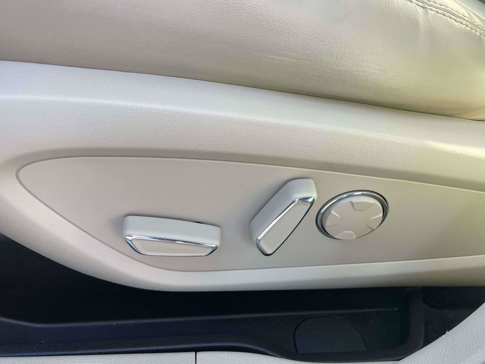Used 2018 Lincoln MKC Reserve FWD image 12