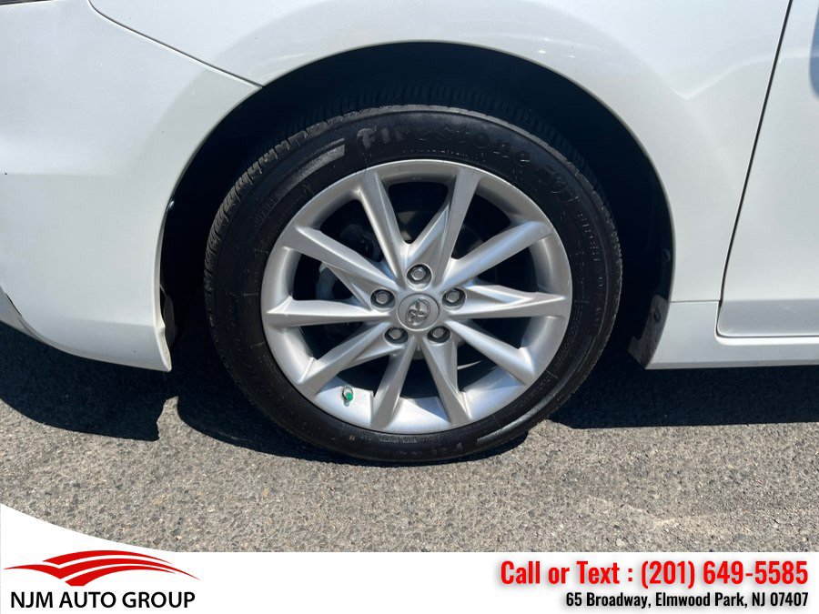 Used 2014 Toyota Prius V Five FWD image 5
