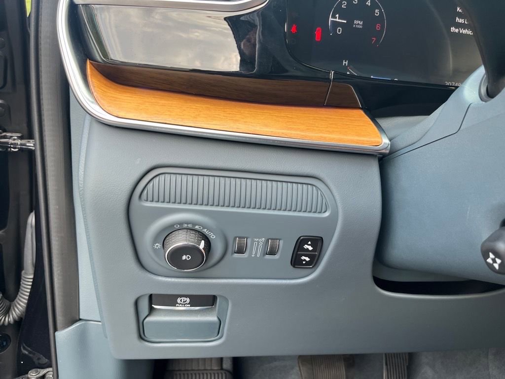 Used 2022 Jeep Grand Wagoneer Series III image 16