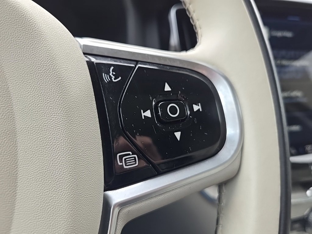 Certified 2023 Volvo XC60 B5 Plus w/ Protection Package Premier image 23