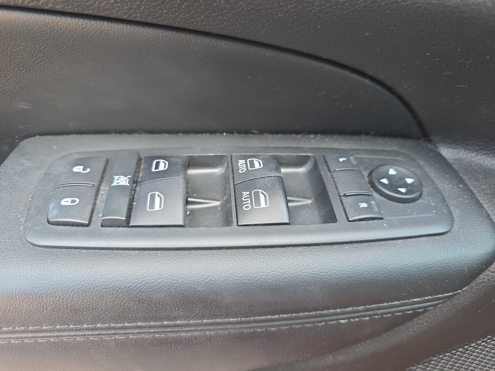 Used 2018 Jeep Grand Cherokee Altitude RWD image 26