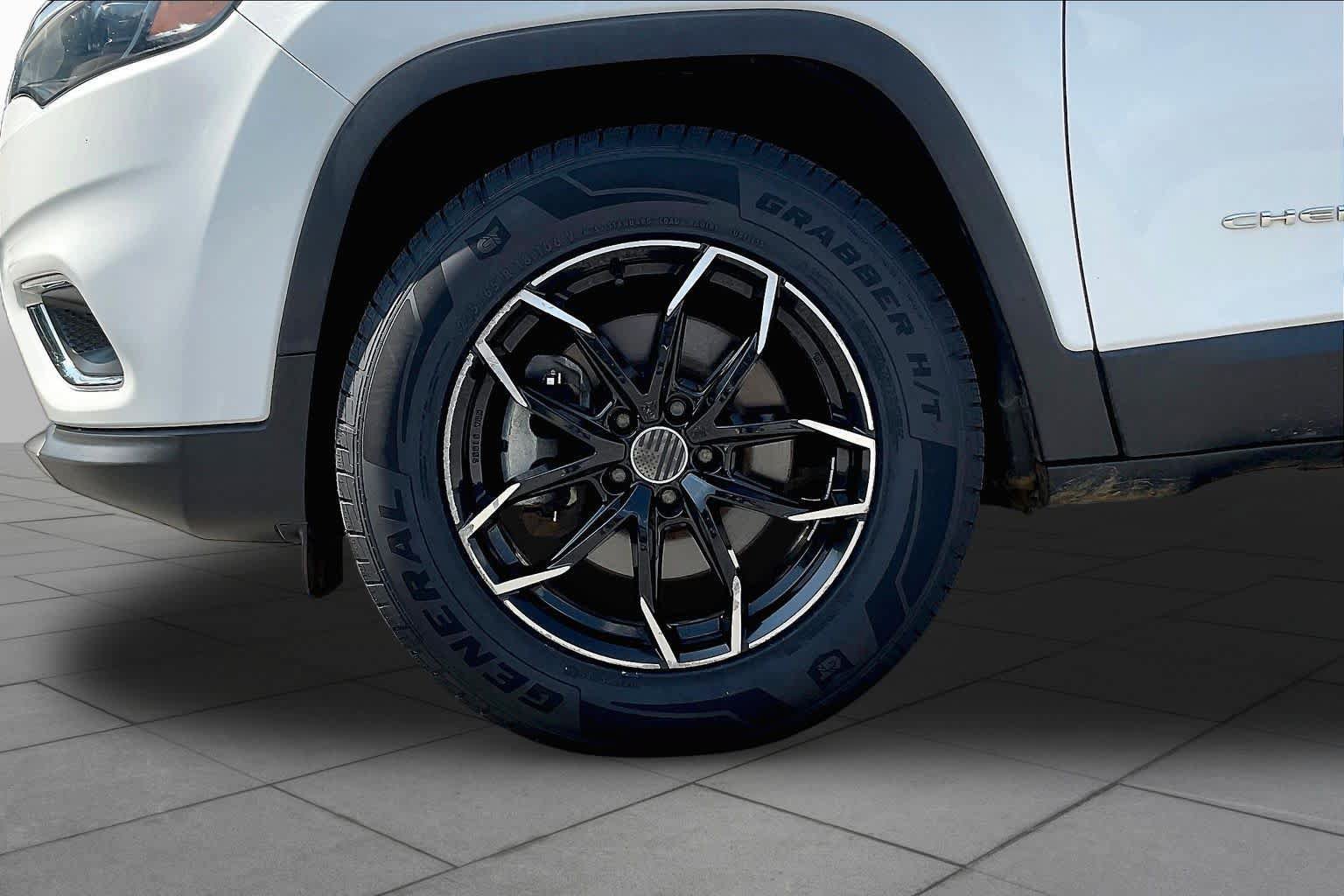 Used 2020 Jeep Cherokee Limited AWD/4WD image 10