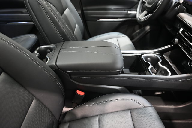 New 2027 Chevrolet Traverse LT w/ LPO, Floor Liner Package AWD/4WD image 13