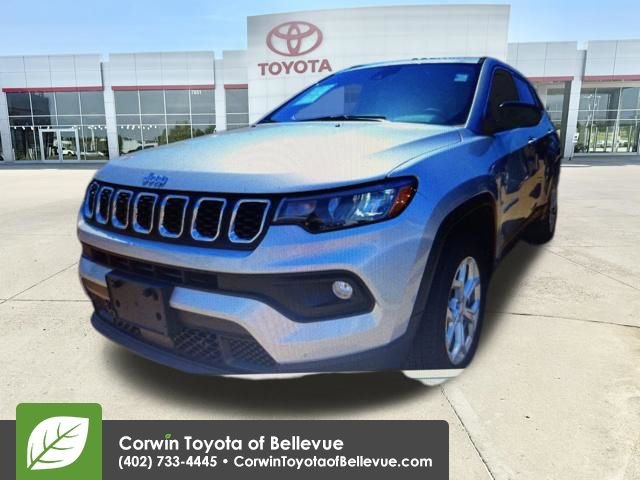 Used 2024 Jeep Compass Latitude AWD/4WD image 1