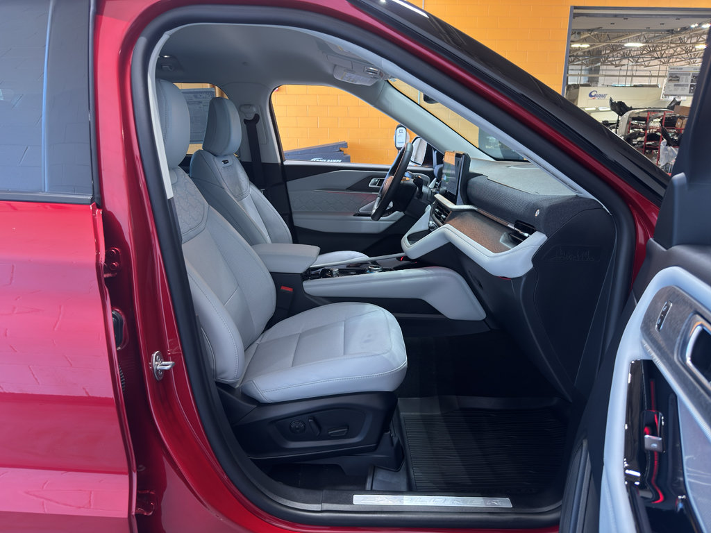 Used 2026 Ford Explorer Platinum w/ LUX Leather Package AWD/4WD image 19