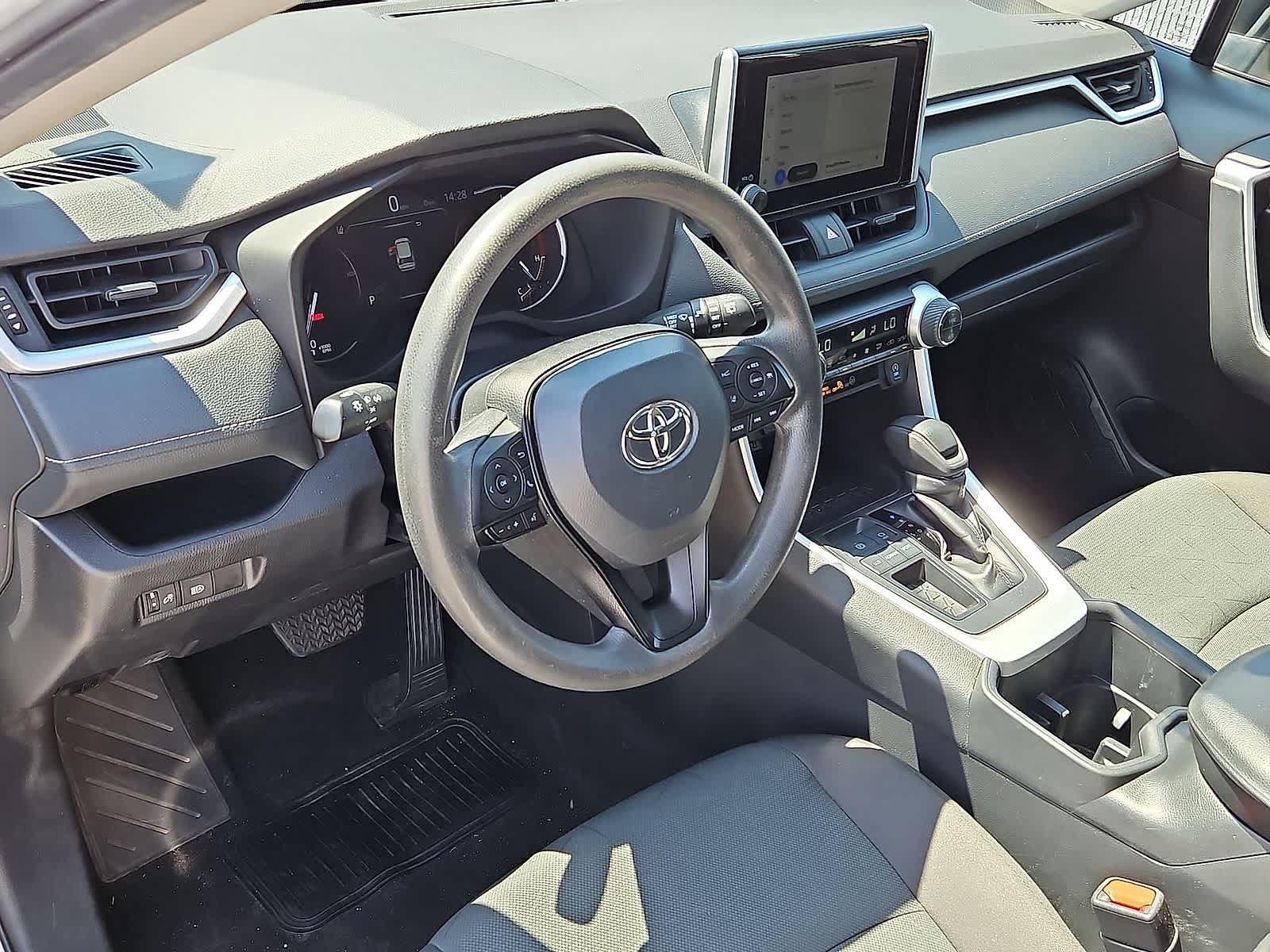 Used 2024 Toyota RAV4 XLE FWD image 16