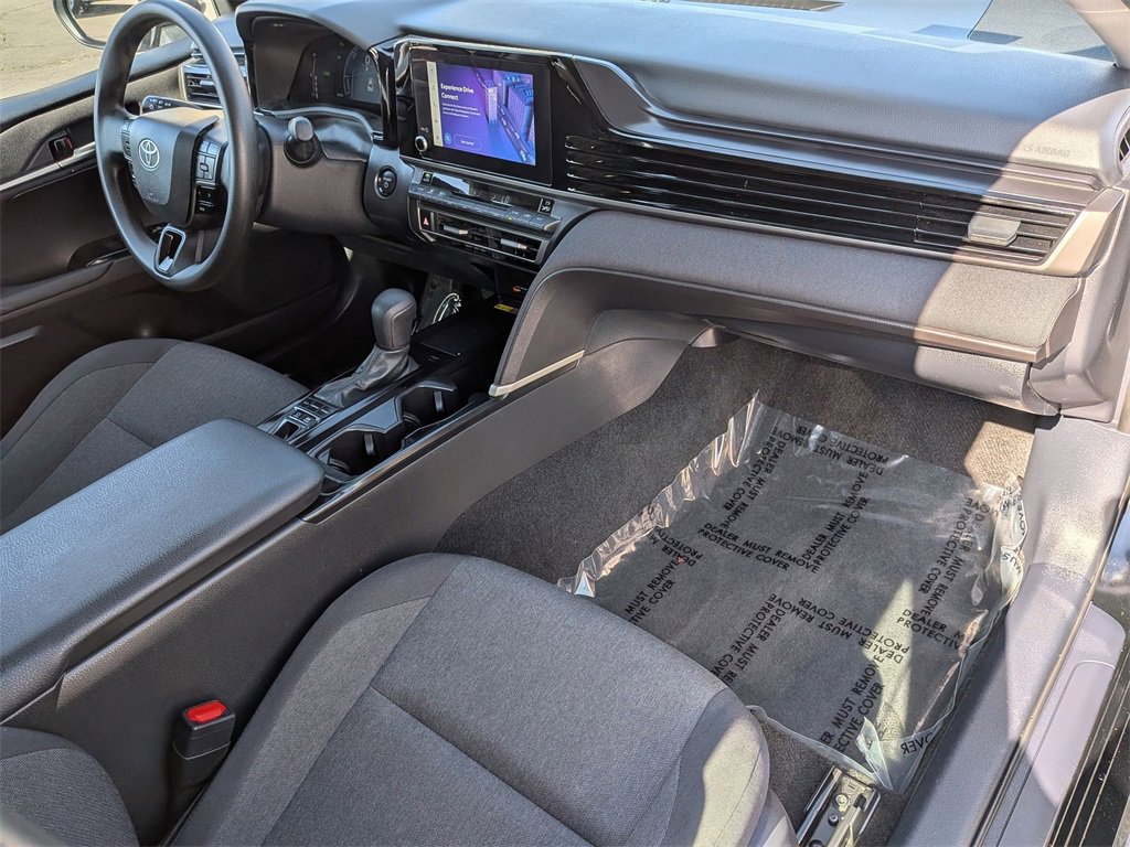 Used 2025 Toyota Camry LE image 31