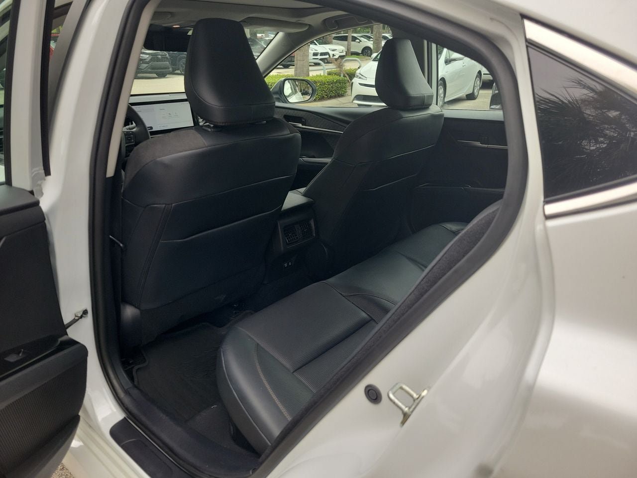 Used 2025 Toyota Camry XLE AWD/4WD image 10