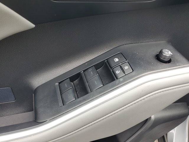 Used 2025 Toyota Highlander XLE FWD image 24