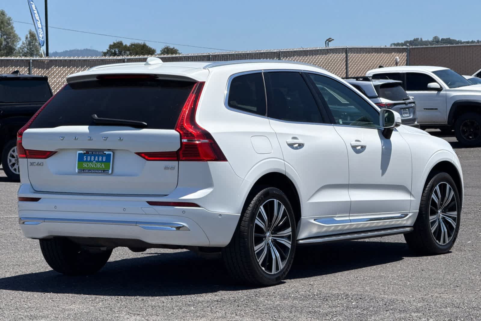 Used 2022 Volvo XC60 B5 Inscription w/ Advanced Package FWD image 3