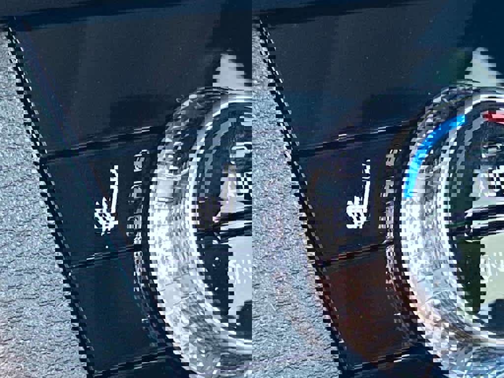 New 2025 Mitsubishi Outlander SE image 11