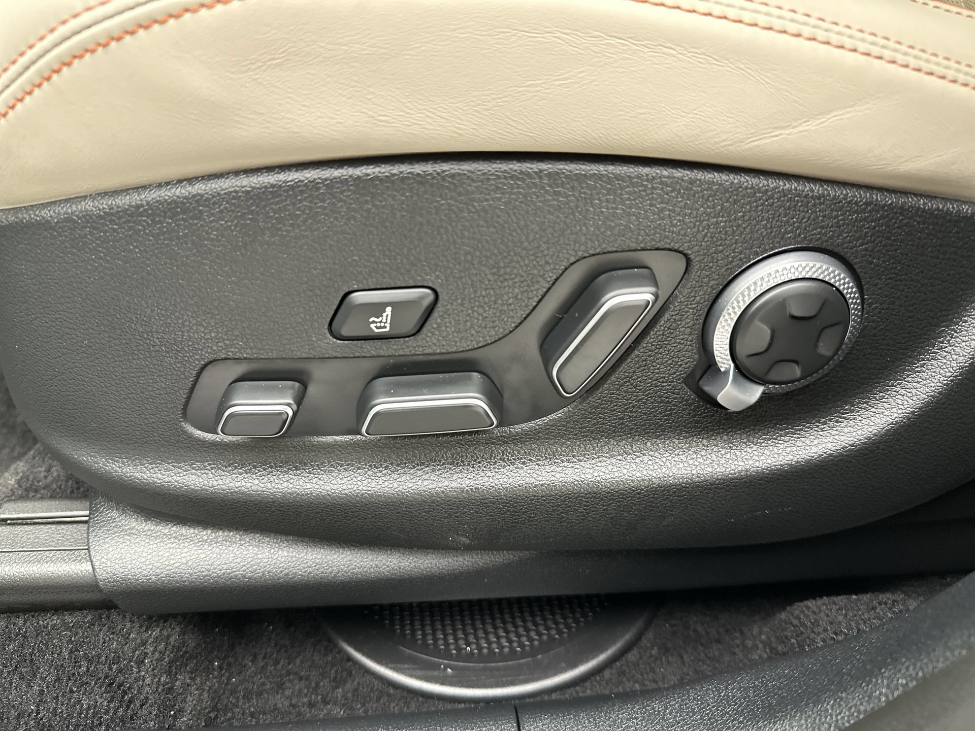 Certified 2026 Genesis GV70 3.5T Sport Prestige AWD/4WD image 12