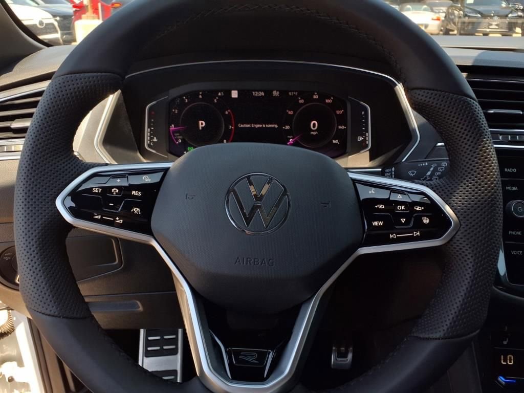 Used 2022 Volkswagen Tiguan SEL R-Line image 12