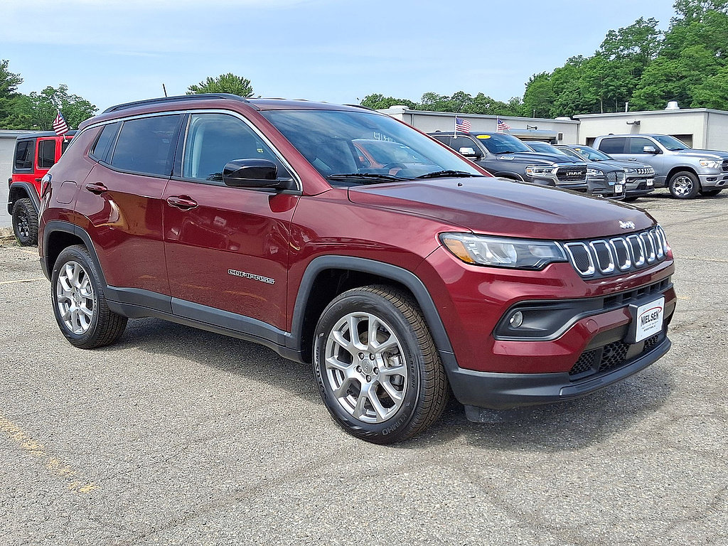 Certified 2022 Jeep Compass Latitude AWD/4WD image 1