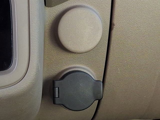 Used 2010 Nissan Frontier SE image 24