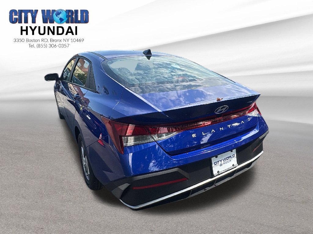 Used 2025 Hyundai Elantra SE FWD image 3